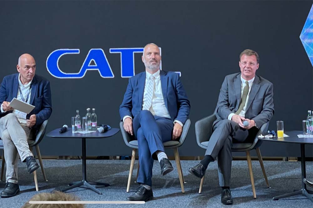 von links nach rechts: Matthias Zentgraf, (CATL), Prof. Ullrich Schubert (Uni Jena), Professor Urs Peuker (TU Bergakademie Freiberg), Lars Kossack (Thüringen Recycling) nicht im Bild: Herr Dr. Gude (Thüringer Umweltministerium) und Herr Rüberg (Moderation)
